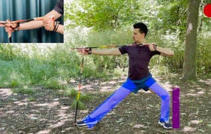 Trois postures de Yoga-Batons